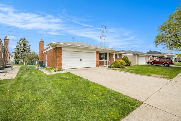 Attached, Exterior, Facade, Brick Facade, Ranch