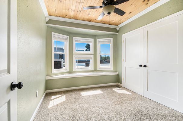 Empty room, Interior, Wooden Ceilings