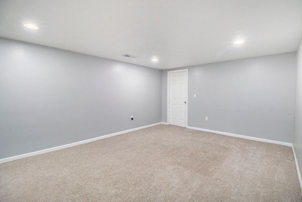 Empty room, Interior, Recessed Lighting