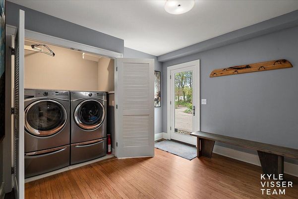 Interior, Utility Closets, Washer, Wood Texture Flooring