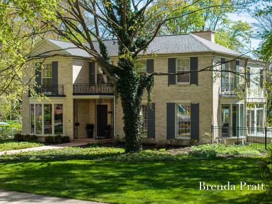 Exterior, Facade, Brick Facade, Georgian