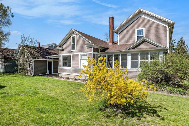 Backyard, Exterior, Facade, Queen Anne Victorian