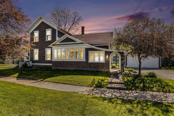 Exterior, Facade, Queen Anne Victorian