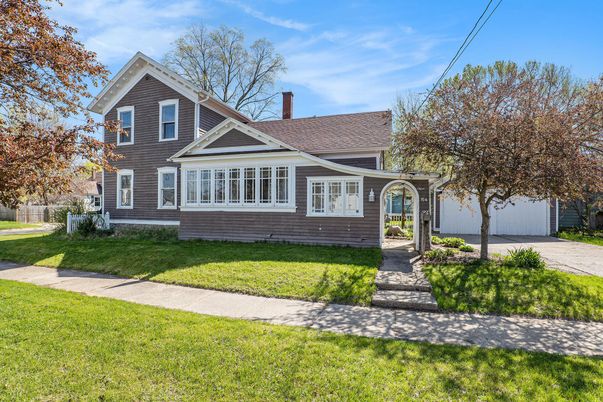 Exterior, Facade, Cape Cod
