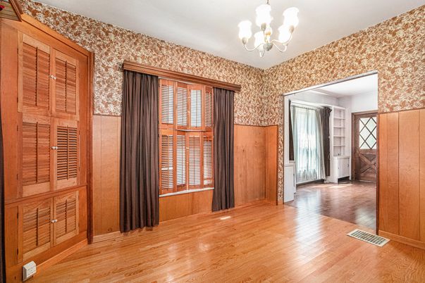 Chandelier, Empty room, Interior, Wood Texture Flooring