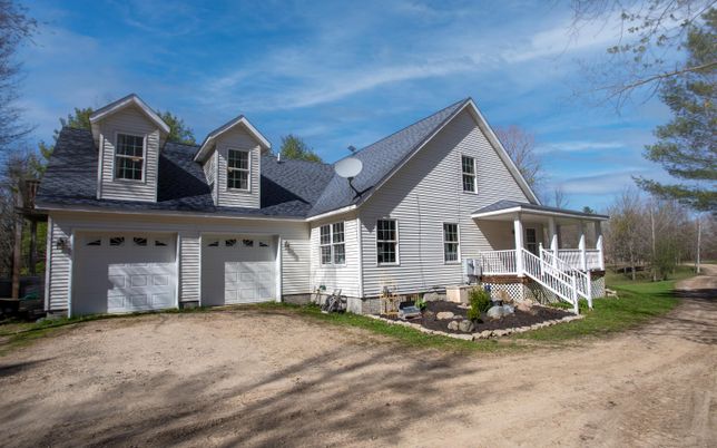 Attached, Exterior, Facade, Farmhouse