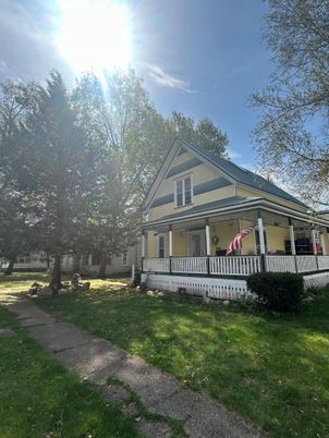 Backyard, Exterior, Facade, Queen Anne Victorian