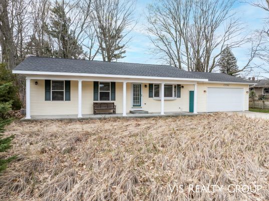 Attached, Exterior, Facade, Ranch
