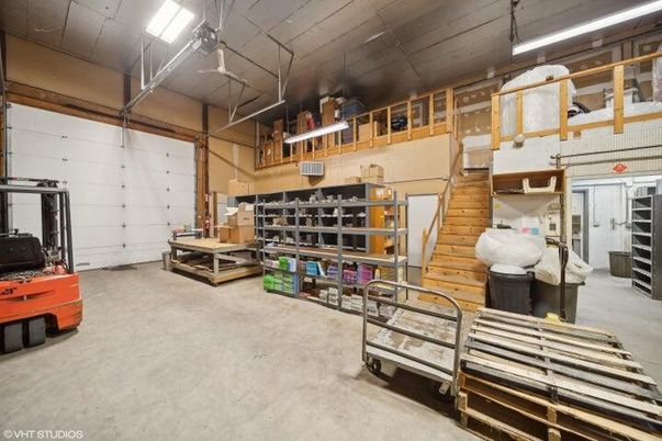 Garage, Interior