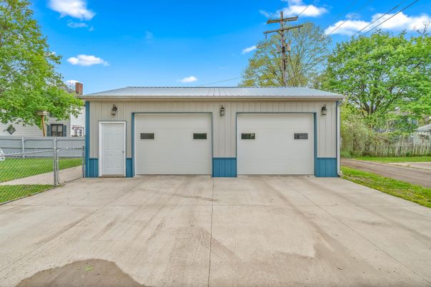 Detached Garage, Exterior