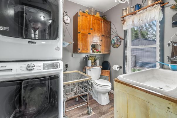 Interior, Kitchen, Washer, Wood Texture Flooring