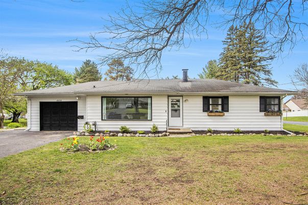Attached, Exterior, Facade, Ranch