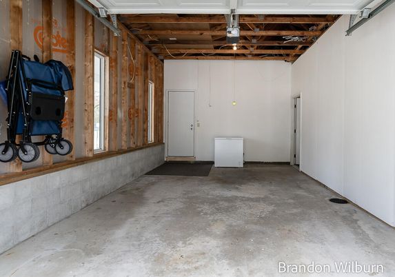 Garage, Interior, Wooden Beams