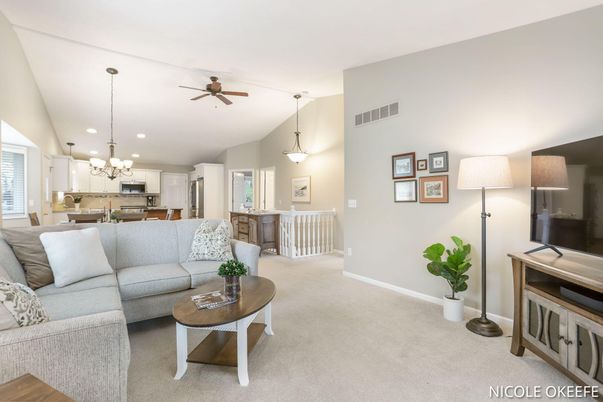 Chandelier, Interior, Kitchen, Living room, Pendant Lights, Recessed Lighting, Stainless Steel Appliances