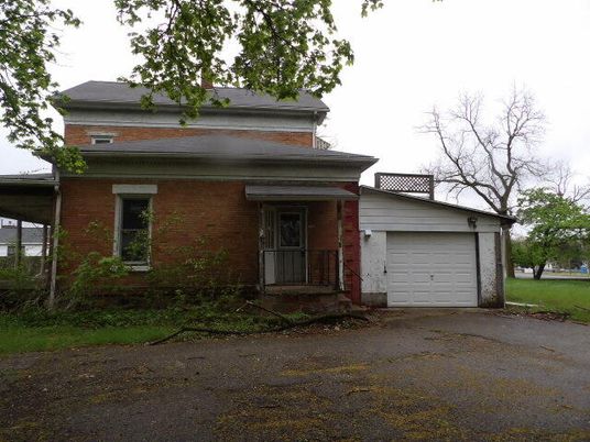 Attached, Exterior, Facade, Brick Facade, American Foursquare