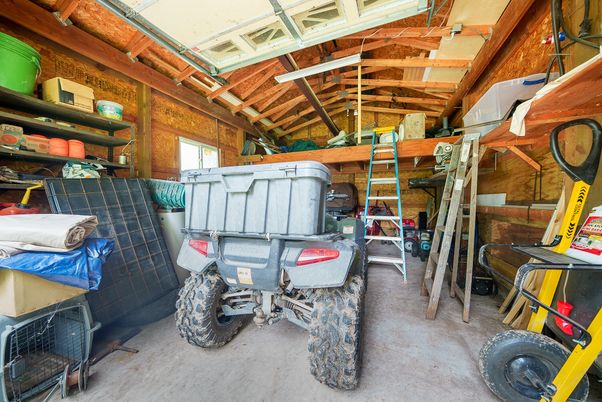 Garage, Interior, Wooden Beams
