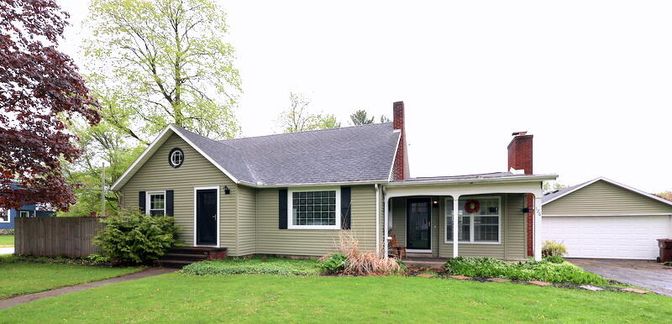 Backyard, Detached Garage, Exterior, Facade, Ranch