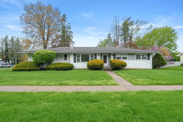 Exterior, Facade, Ranch