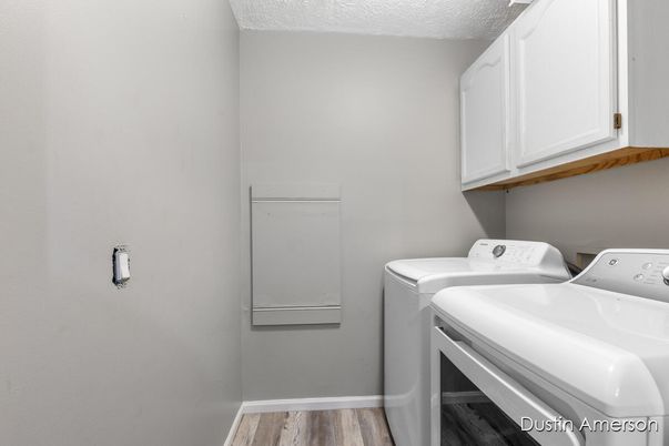 Interior, Washer, Wood Texture Flooring
