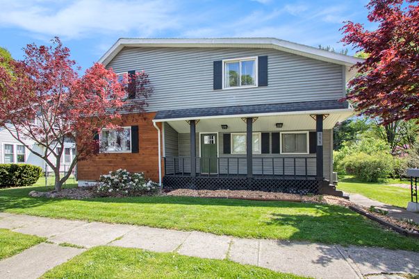 Exterior, Facade, Brick Facade, Split Level