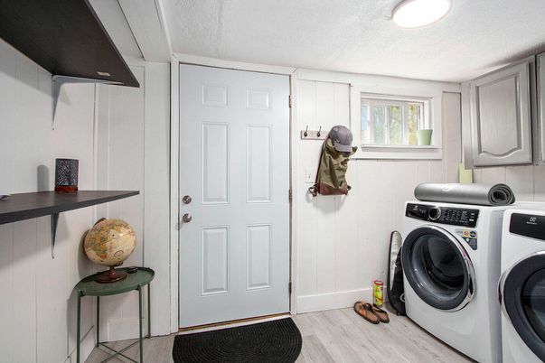 Interior, Washer, Wood Texture Flooring