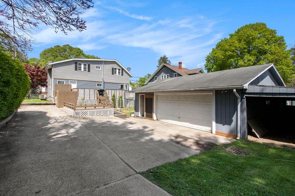 Detached Garage, Exterior