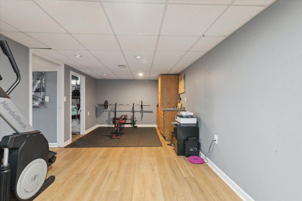 Fitness Equipment, Interior, Recessed Lighting, Wood Texture Flooring