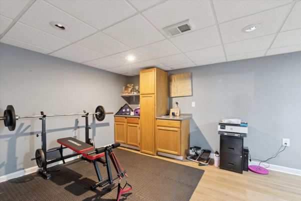 Fitness Equipment, Interior, Recessed Lighting, Wood Texture Flooring