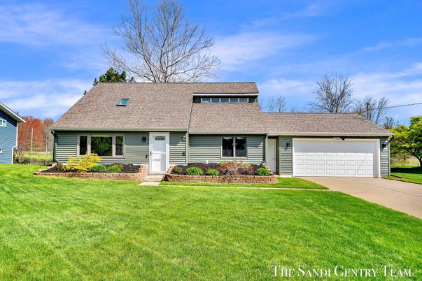Attached, Exterior, Facade, Cape Cod