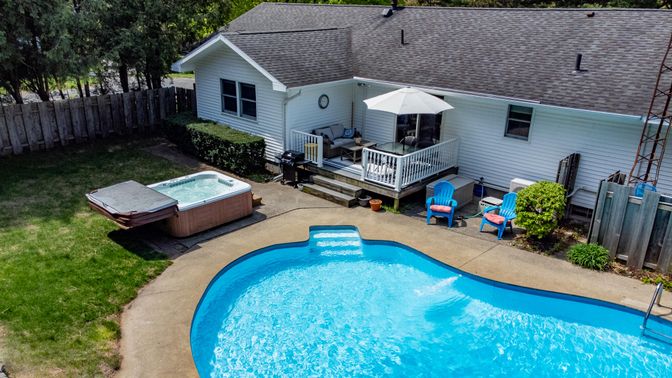 Exterior, Hot Tub, Pool