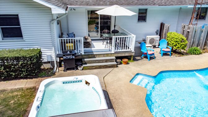 Exterior, Pool