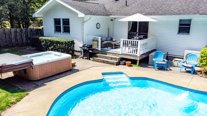 Exterior, Hot Tub, Pool