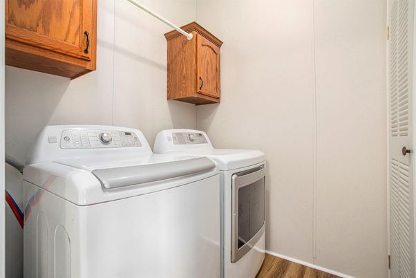 Interior, Washer, Wood Texture Flooring