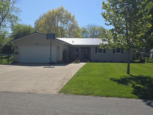 Attached, Exterior, Facade, Ranch