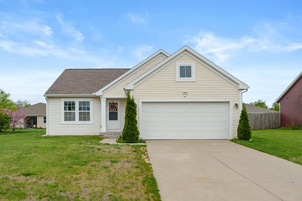 Attached, Exterior, Facade, Ranch