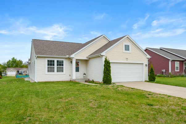 Attached, Exterior, Facade, Ranch