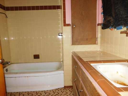 Bathroom, Interior, Tile Countertops