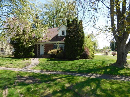 Backyard, Exterior, Facade, Brick Facade, Cape Cod