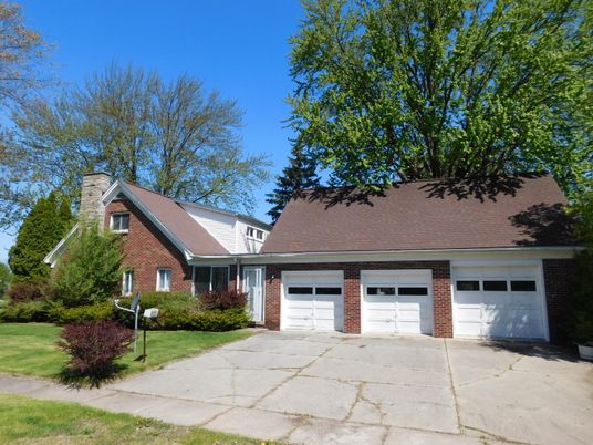 Attached, Exterior, Facade, Brick Facade, Cape Cod