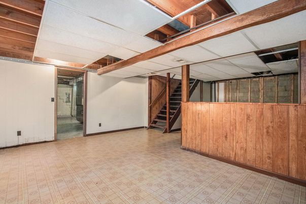 Empty room, Interior, Wooden Beams