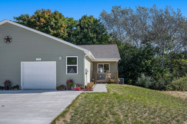 Attached, Exterior, Facade, Ranch
