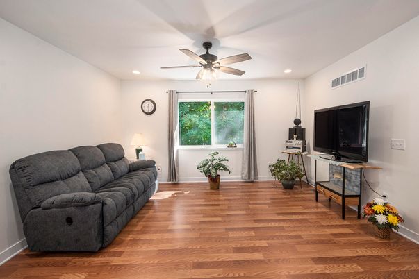 Interior, Recessed Lighting, Wood Texture Flooring