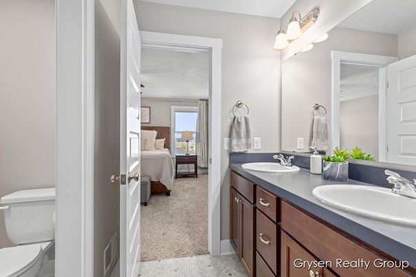 Bathroom, Bedroom, Dual Sink Vanities, Interior