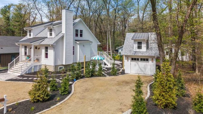 Attached, Exterior, Facade, Farmhouse