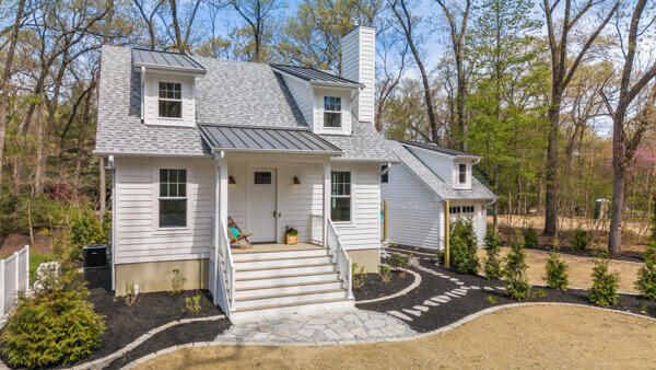 Attached, Exterior, Facade, Cape Cod