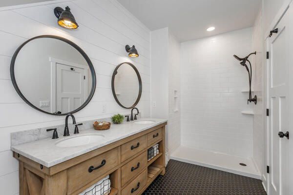 Bathroom, Dual Sink Vanities, Interior, Recessed Lighting
