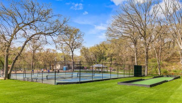 Exterior, Tennis Courts