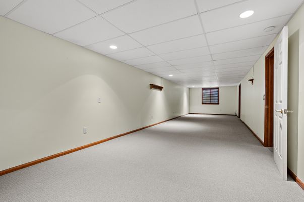 Empty room, Interior, Recessed Lighting