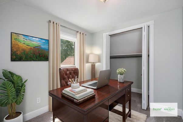Home Office, Interior