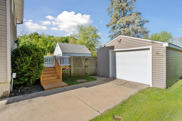 Detached Garage, Exterior
